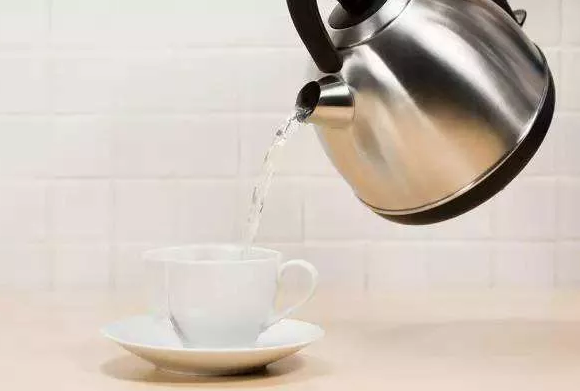 白開(kāi)水是凈水嗎？怎么選擇好的凈水機