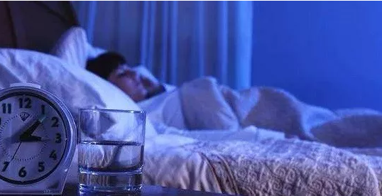 睡前一杯水，長(cháng)期堅持將給你帶來(lái)意想不到的變化